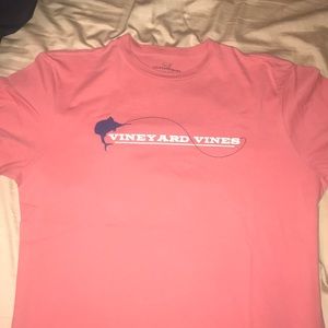 Medium vineyard vines tshirt